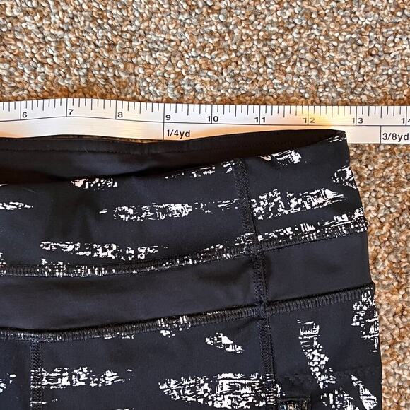 Lululemon Inspire Tight II Graf Black White.  Size 4 - Picture 4 of 6